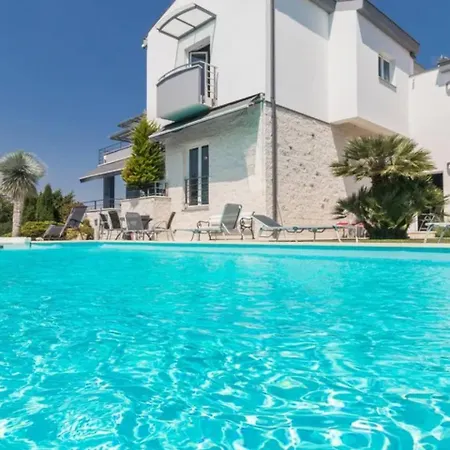 Neva Luxury With Private Pool Pula