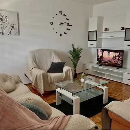 Apartment Neva Pula